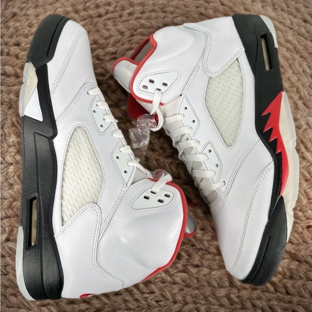 Nike White and Black Sneakers with Red Accents